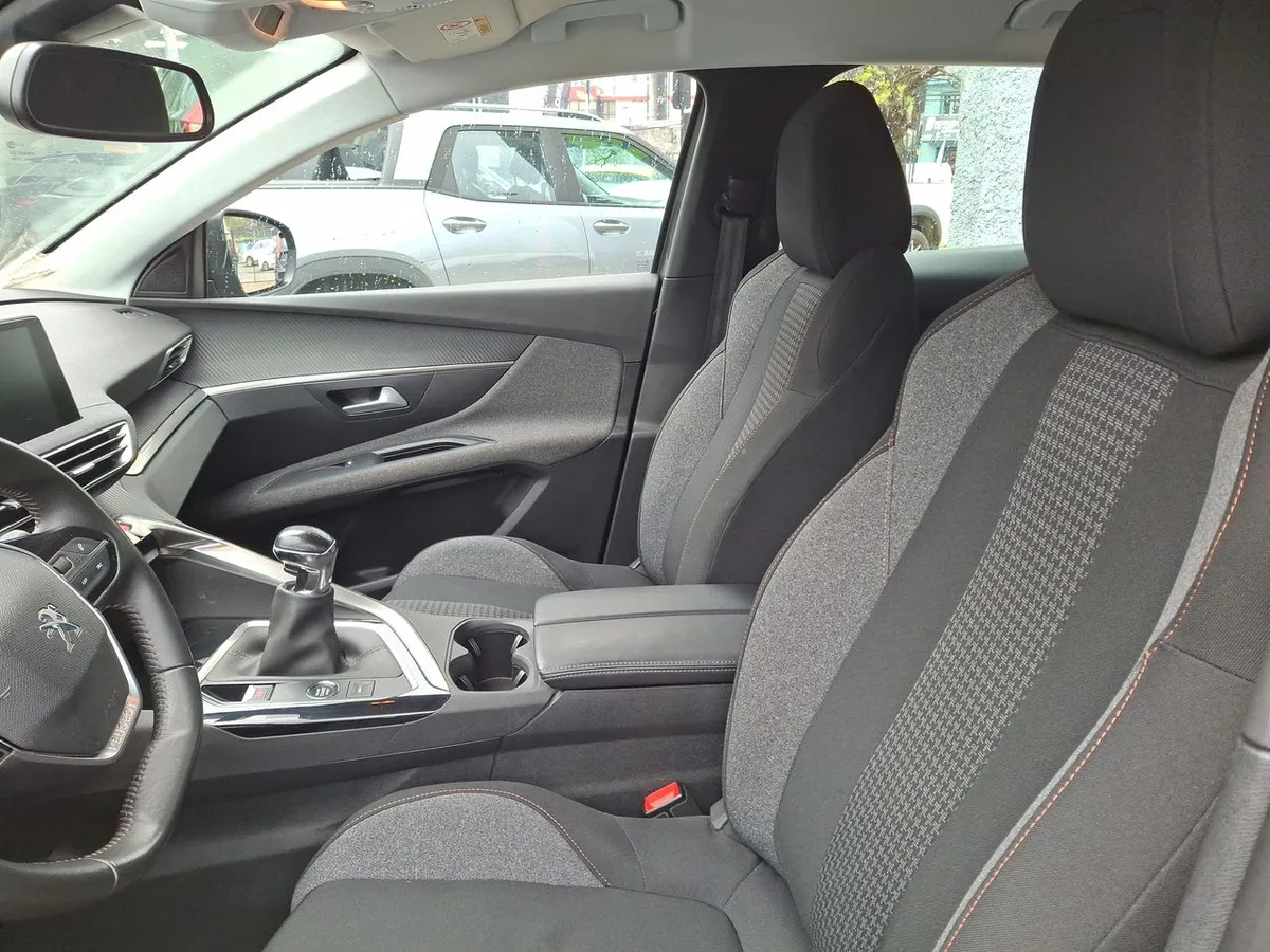 Peugeot 3008 1.2 Active Pack Puretech 4x2 130 Mt6 5p año 2022