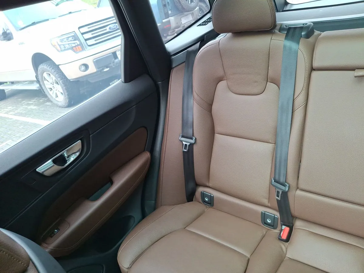 Volvo Xc60 2.0 T8 Recharge Plus Hybrid Awd At 5p año 2025