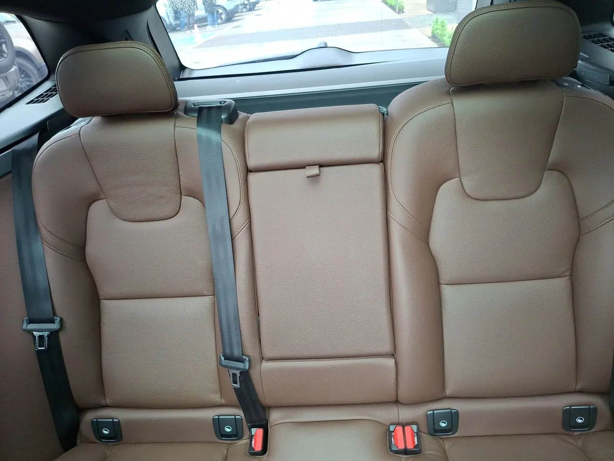 Volvo Xc60 2.0 T8 Recharge Plus Hybrid Awd At 5p año 2025
