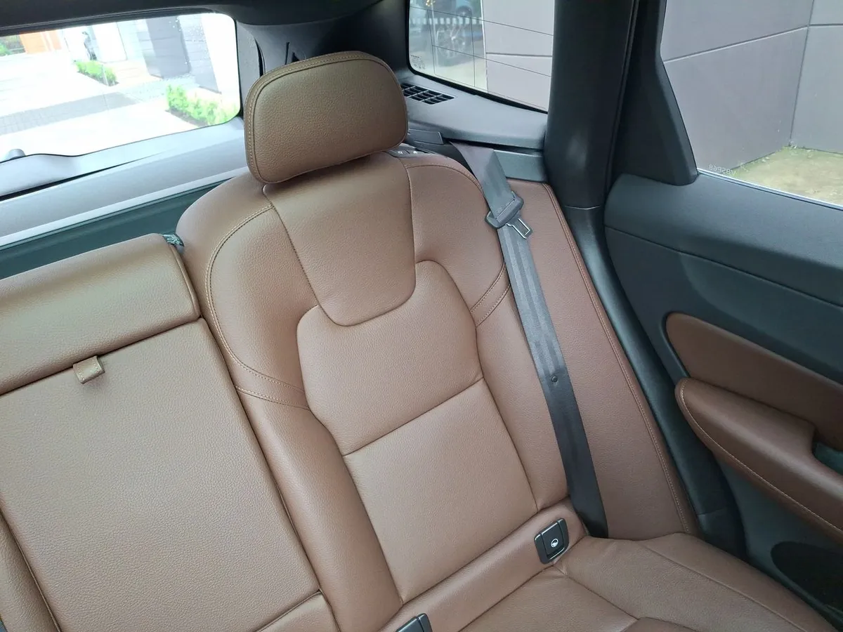 Volvo Xc60 2.0 T8 Recharge Plus Hybrid Awd At 5p año 2025