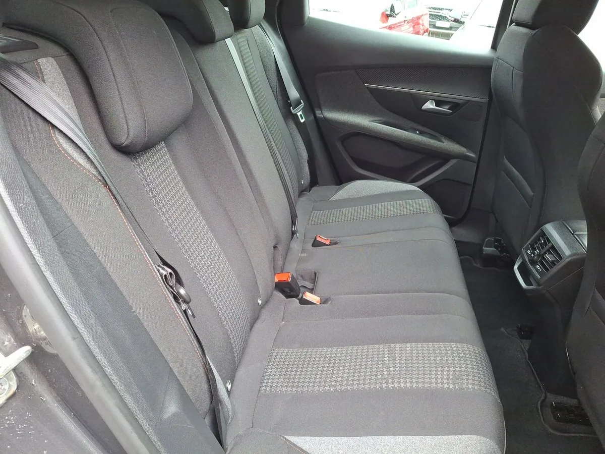 Peugeot 3008 1.2 Active Pack Puretech 4x2 130 Mt6 5p año 2022