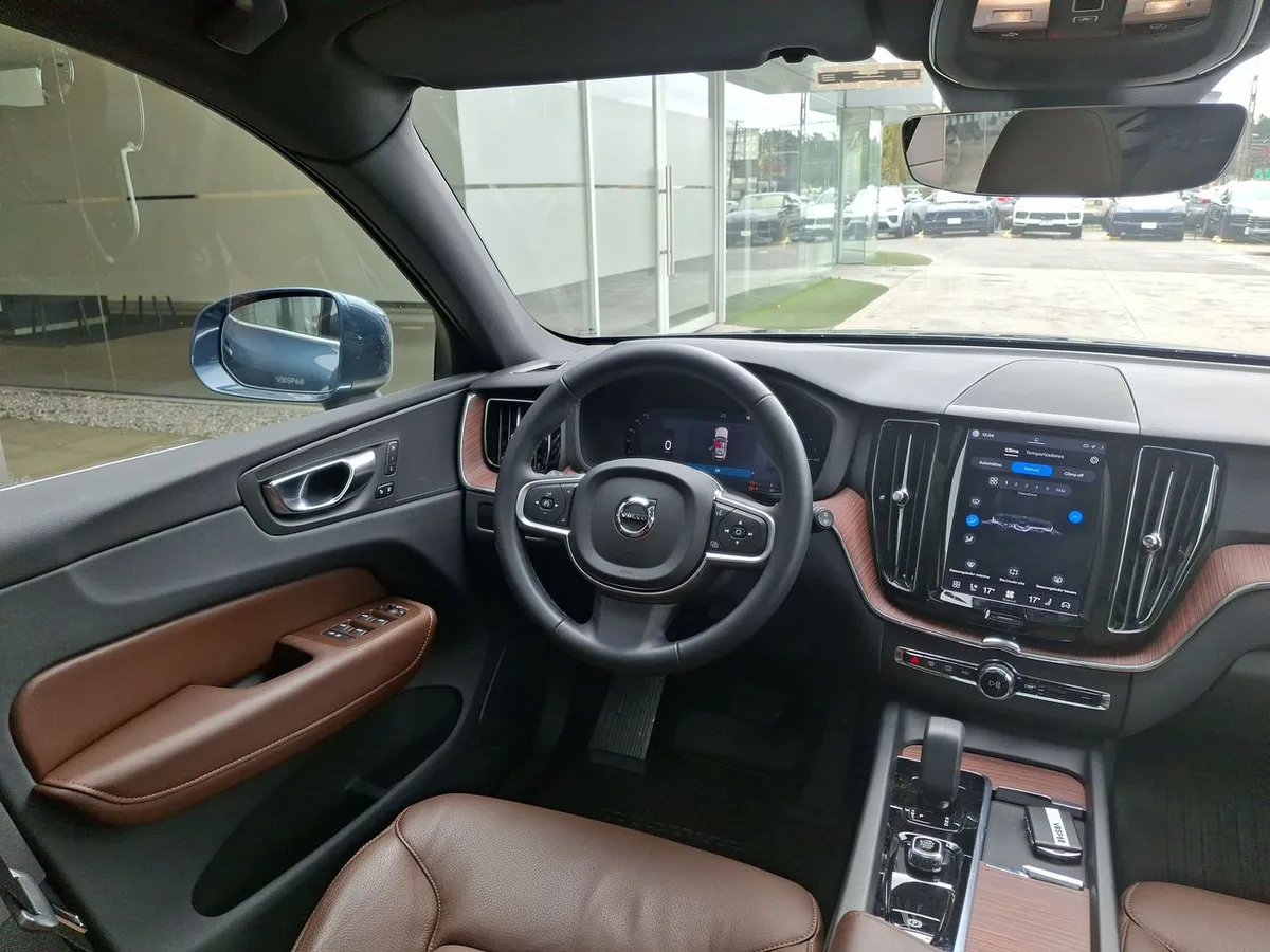 Volvo Xc60 2.0 T8 Recharge Plus Hybrid Awd At 5p año 2025