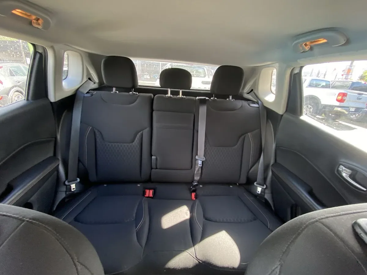 Jeep Compass 2.4 Sport Lx 4x2 6mt 5p año 2019