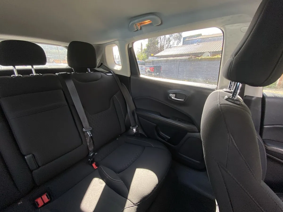 Jeep Compass 2.4 Sport Lx 4x2 6mt 5p año 2019