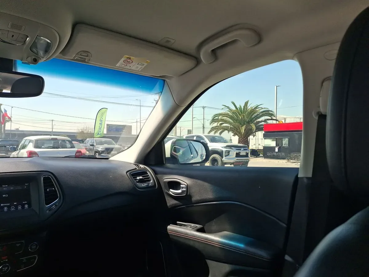 Jeep Compass 2.4 Longitude 4x2 Radio 8.4 9at 5p año 2019