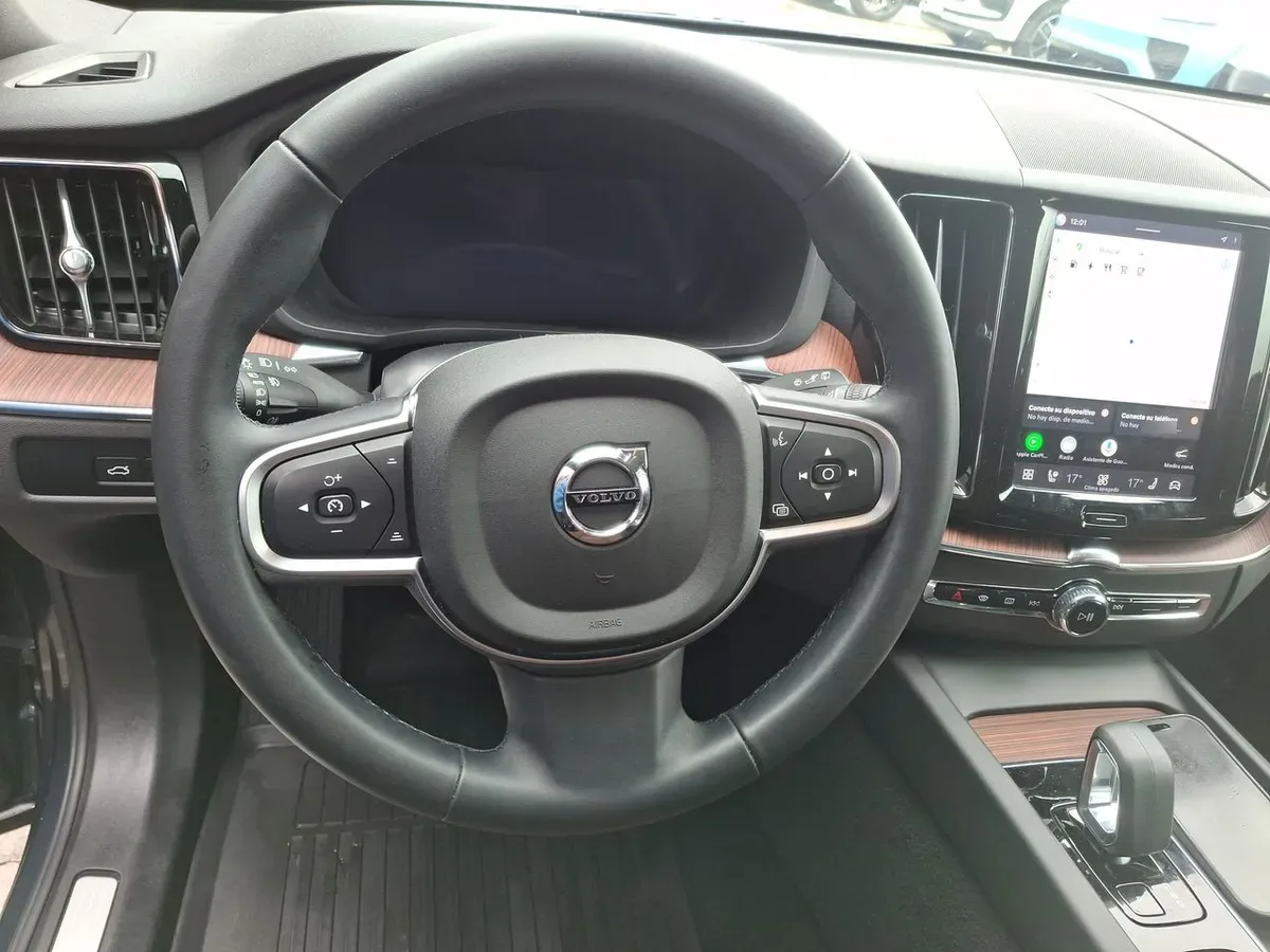 Volvo Xc60 2.0 T8 Recharge Plus Hybrid Awd At 5p año 2025
