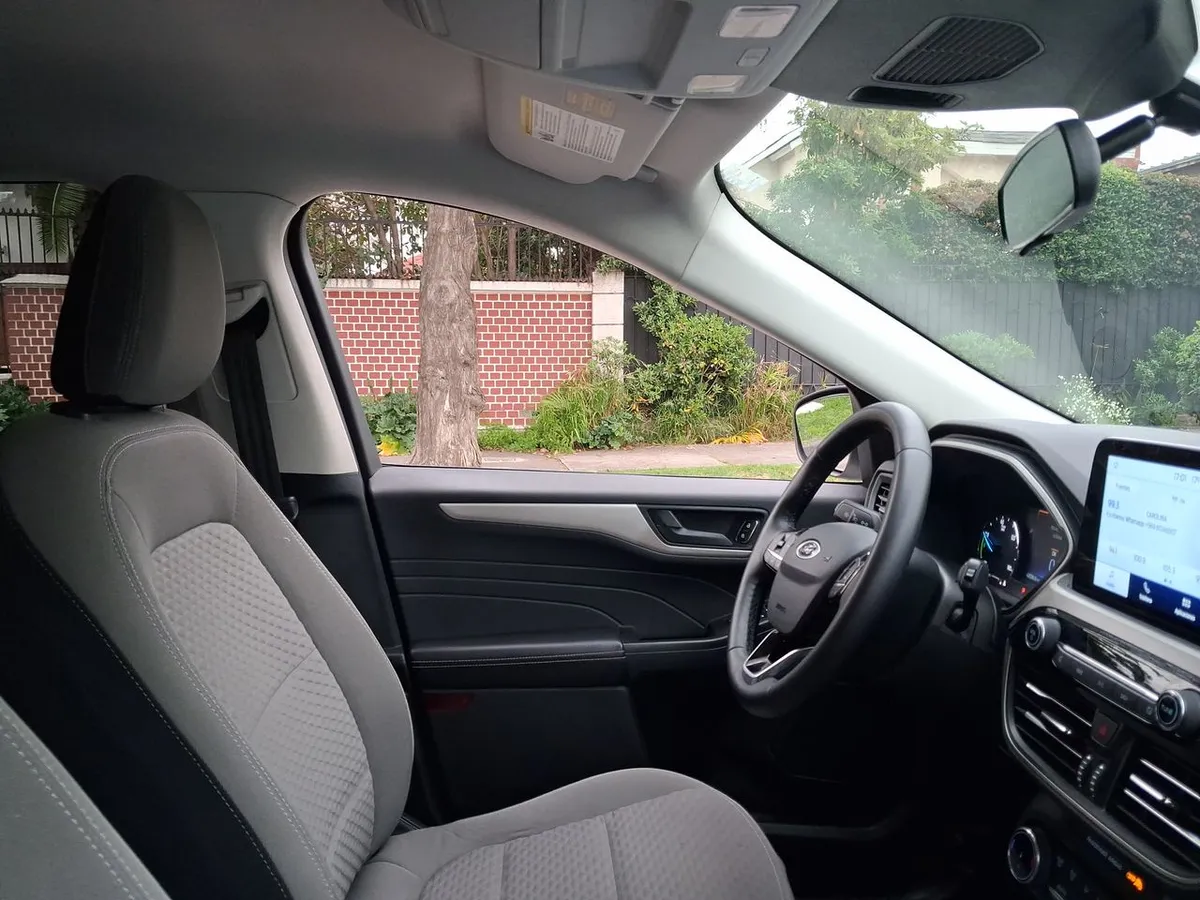 Ford Escape 2.5 Atkinson Se Hibrido Fwd At 5p año 2023