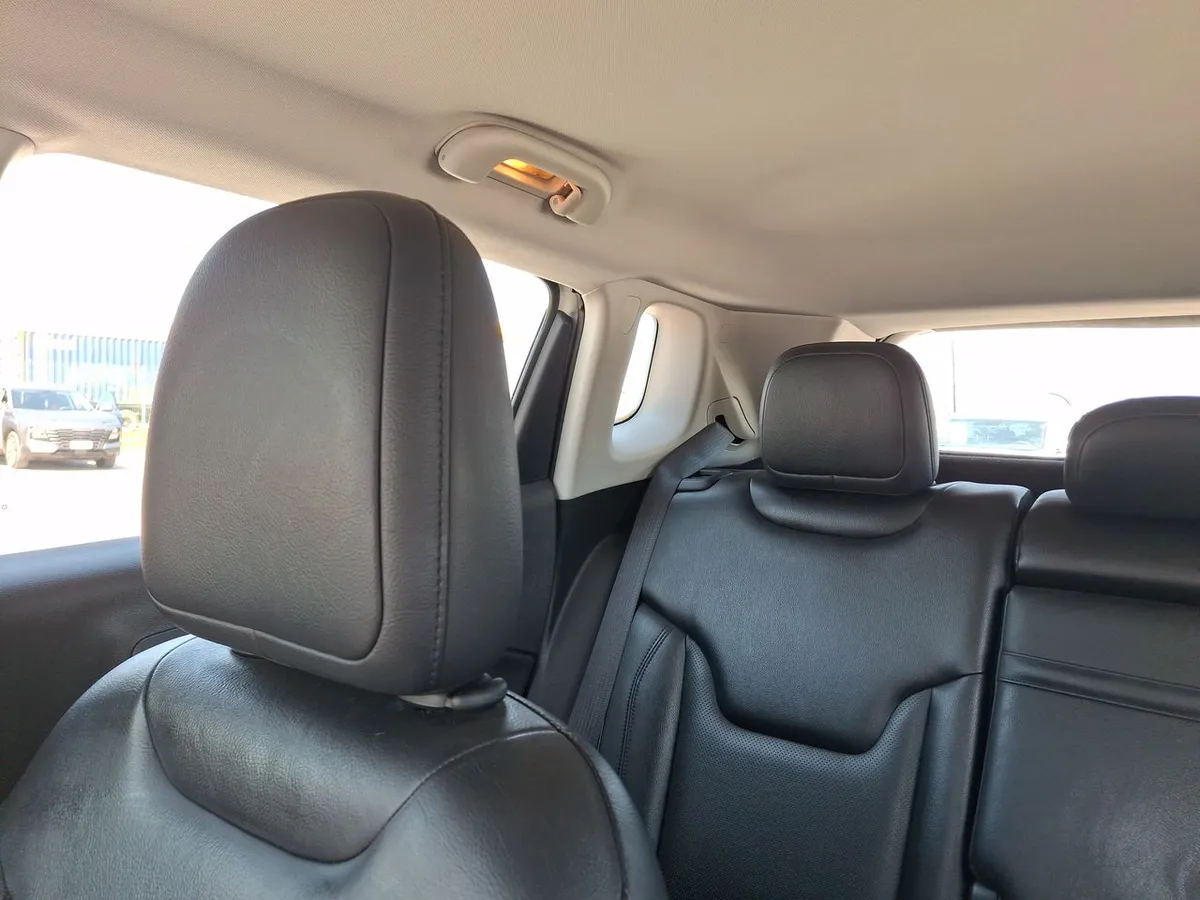 Jeep Compass 2.4 Longitude 4x2 Radio 8.4 9at 5p año 2019
