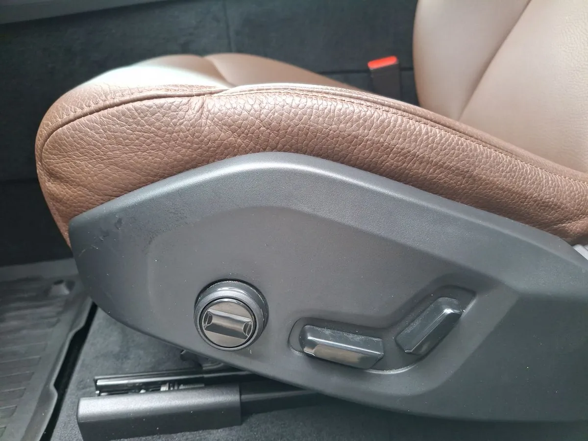 Volvo Xc60 2.0 T8 Recharge Plus Hybrid Awd At 5p año 2025