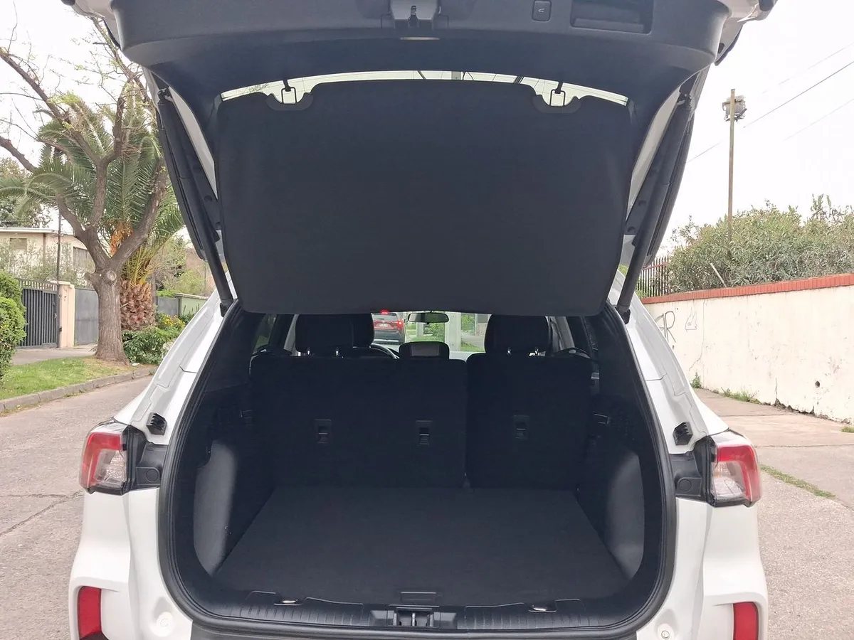 Ford Escape 2.5 Atkinson Se Hibrido Fwd At 5p año 2023