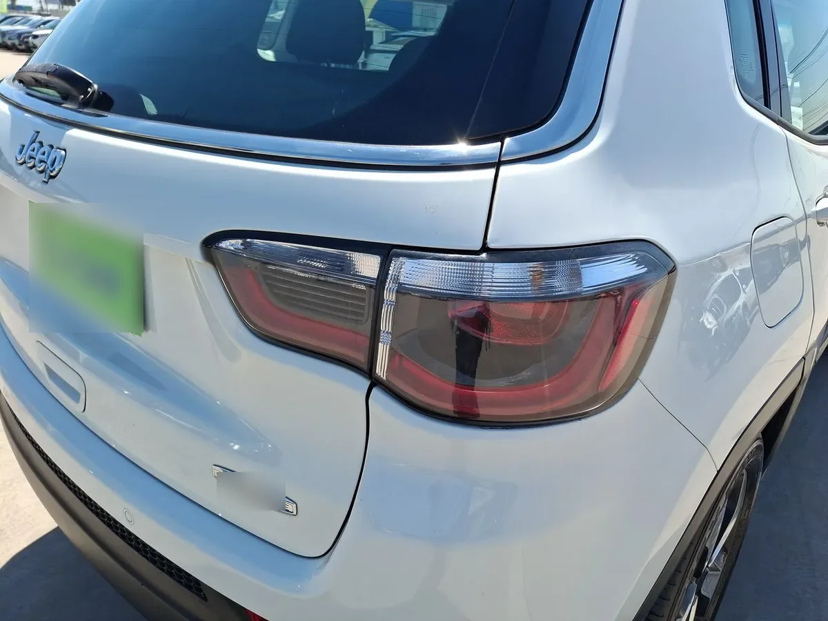 Jeep Compass 2.4 Longitude 4x2 Radio 8.4 9at 5p año 2019
