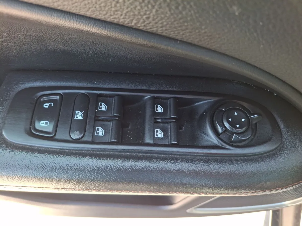 Jeep Compass 2.4 Longitude 4x2 Radio 8.4 9at 5p año 2019