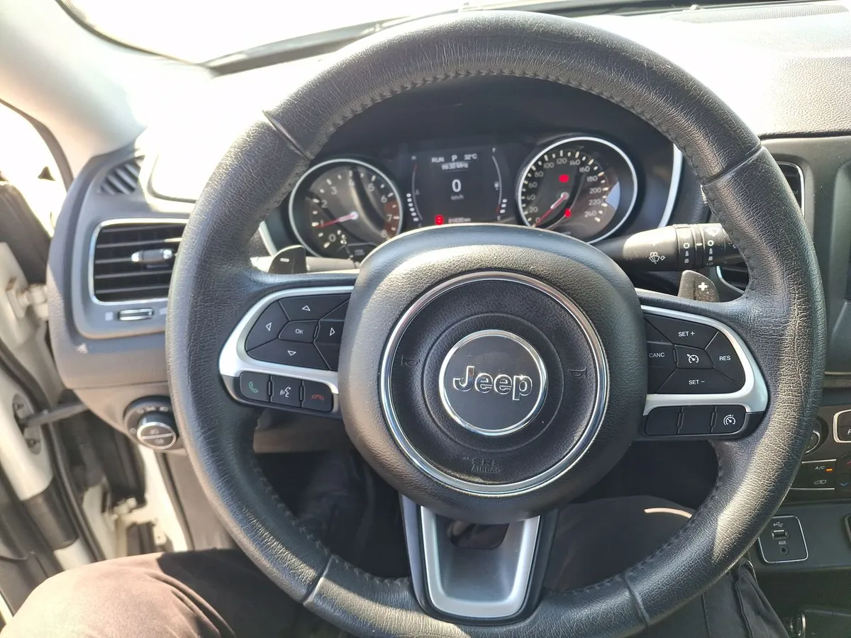 Jeep Compass 2.4 Longitude 4x2 Radio 8.4 9at 5p año 2019