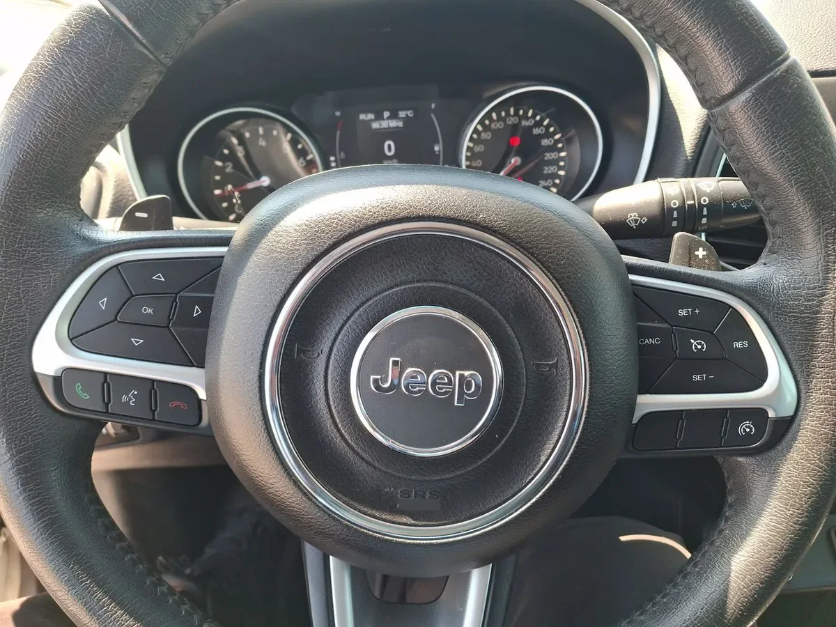 Jeep Compass 2.4 Longitude 4x2 Radio 8.4 9at 5p año 2019