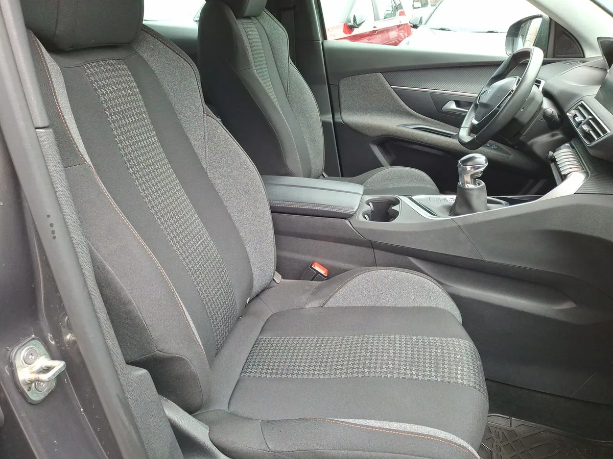 Peugeot 3008 1.2 Active Pack Puretech 4x2 130 Mt6 5p año 2022
