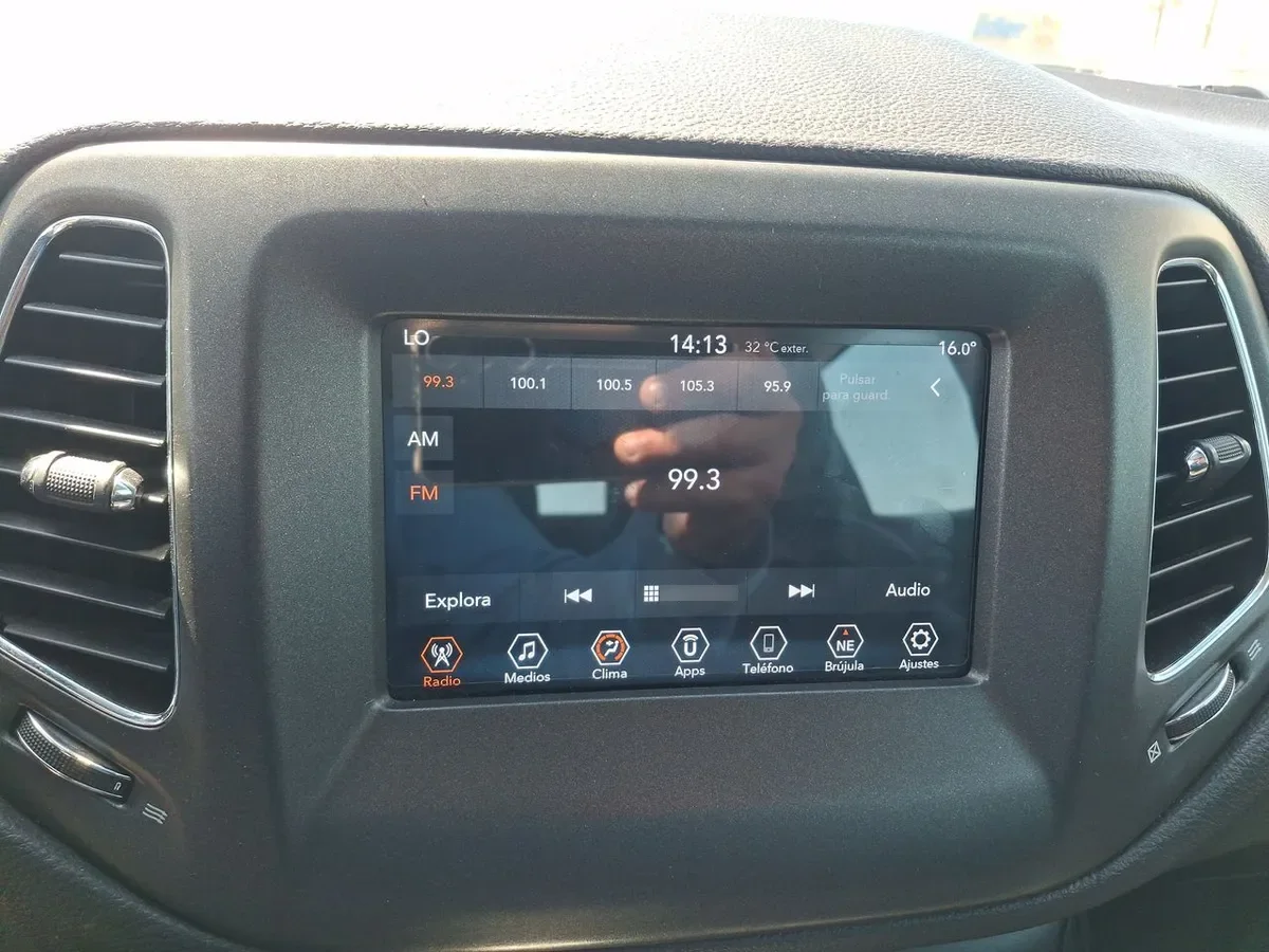 Jeep Compass 2.4 Longitude 4x2 Radio 8.4 9at 5p año 2019