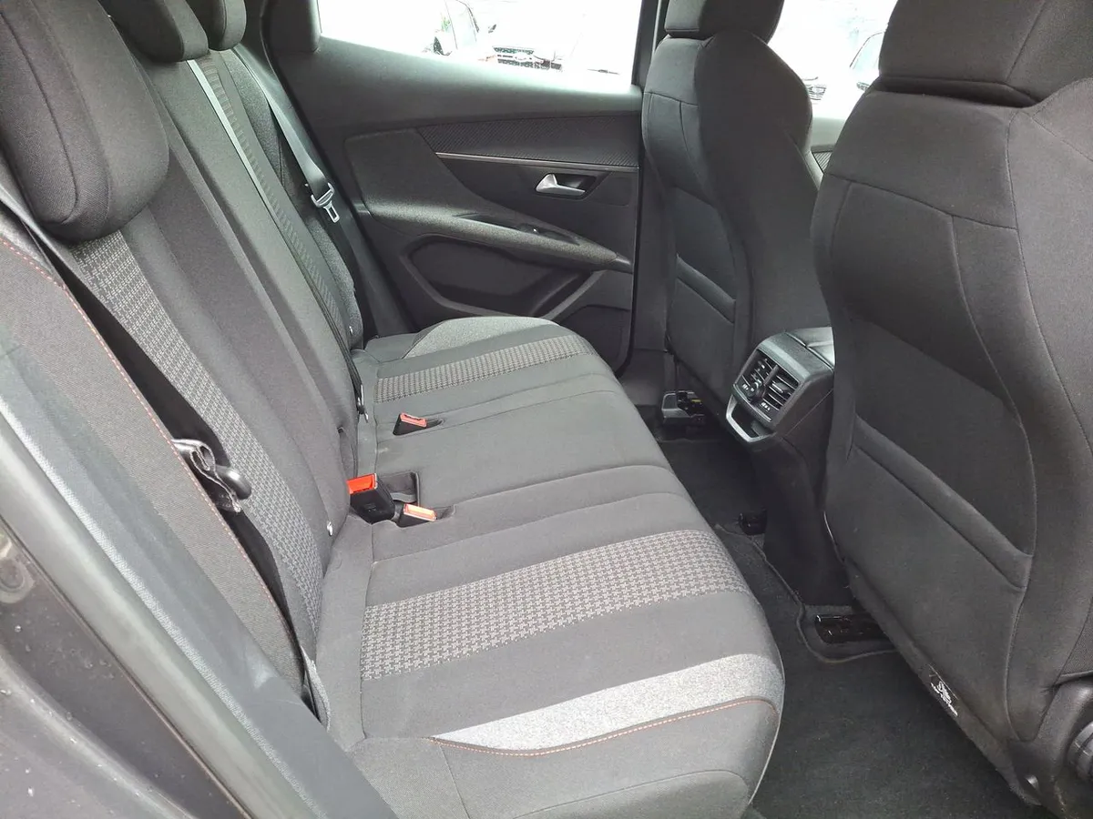 Peugeot 3008 1.2 Active Pack Puretech 4x2 130 Mt6 5p año 2022