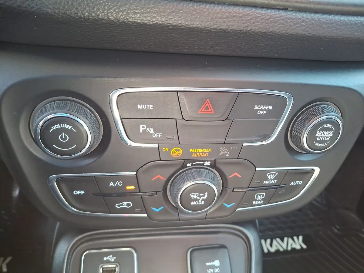 Jeep Compass 2.4 Longitude 4x2 Radio 8.4 9at 5p año 2019