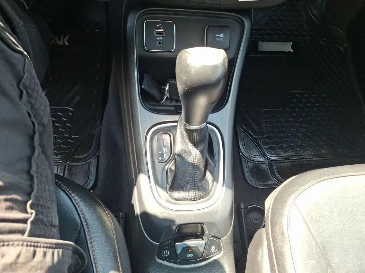 Jeep Compass 2.4 Longitude 4x2 Radio 8.4 9at 5p año 2019