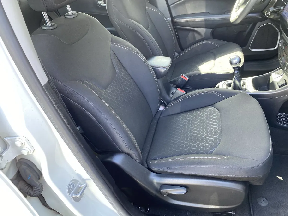 Jeep Compass 2.4 Sport Lx 4x2 6mt 5p año 2019
