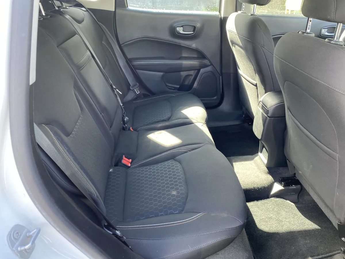 Jeep Compass 2.4 Sport Lx 4x2 6mt 5p año 2019