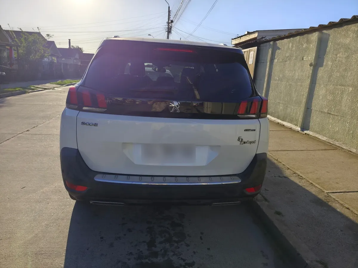 PEUGEOT 5008 1.5 Active 130 At Diesel año 2019