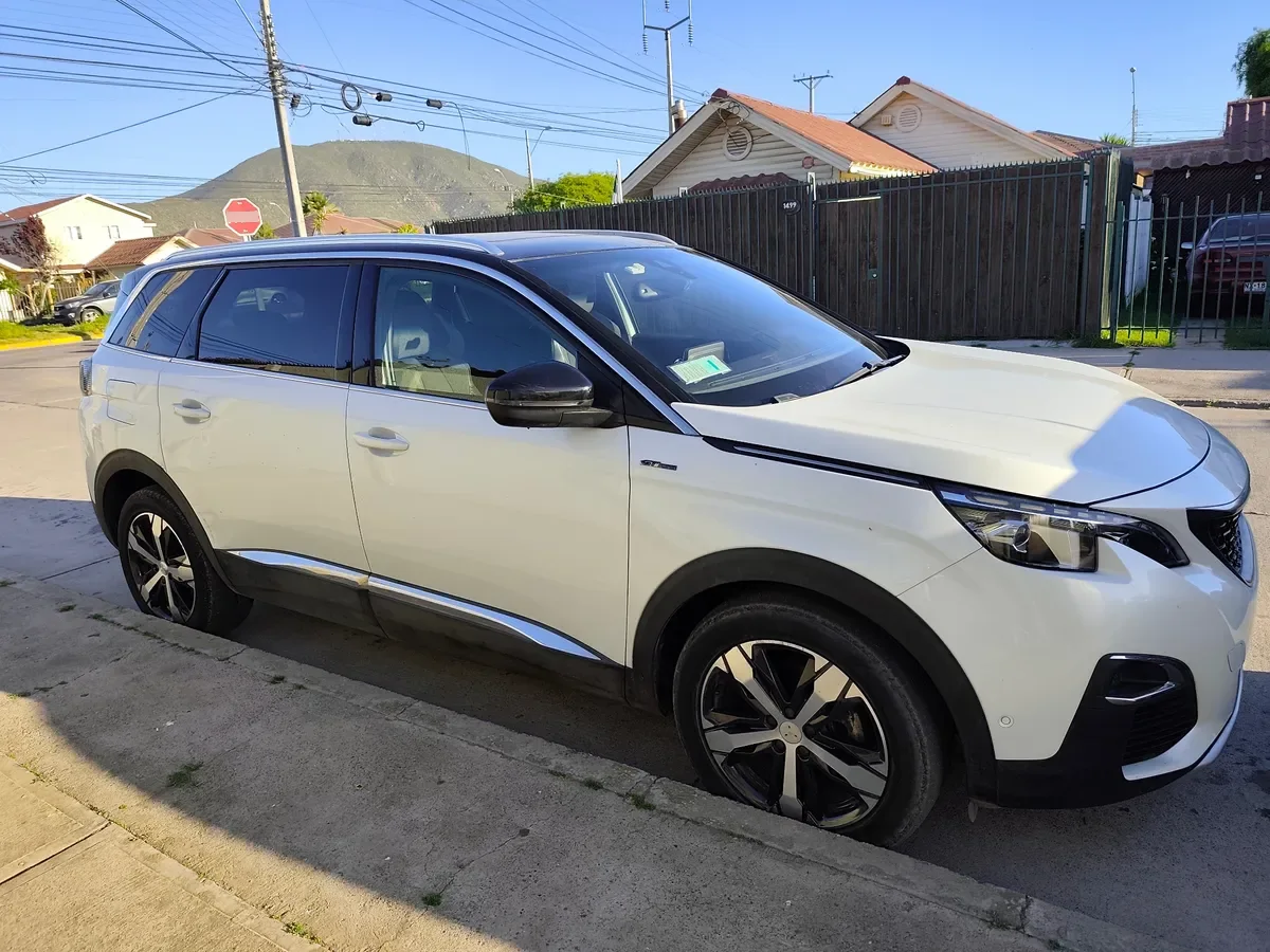 PEUGEOT 5008 1.5 Active 130 At Diesel año 2019