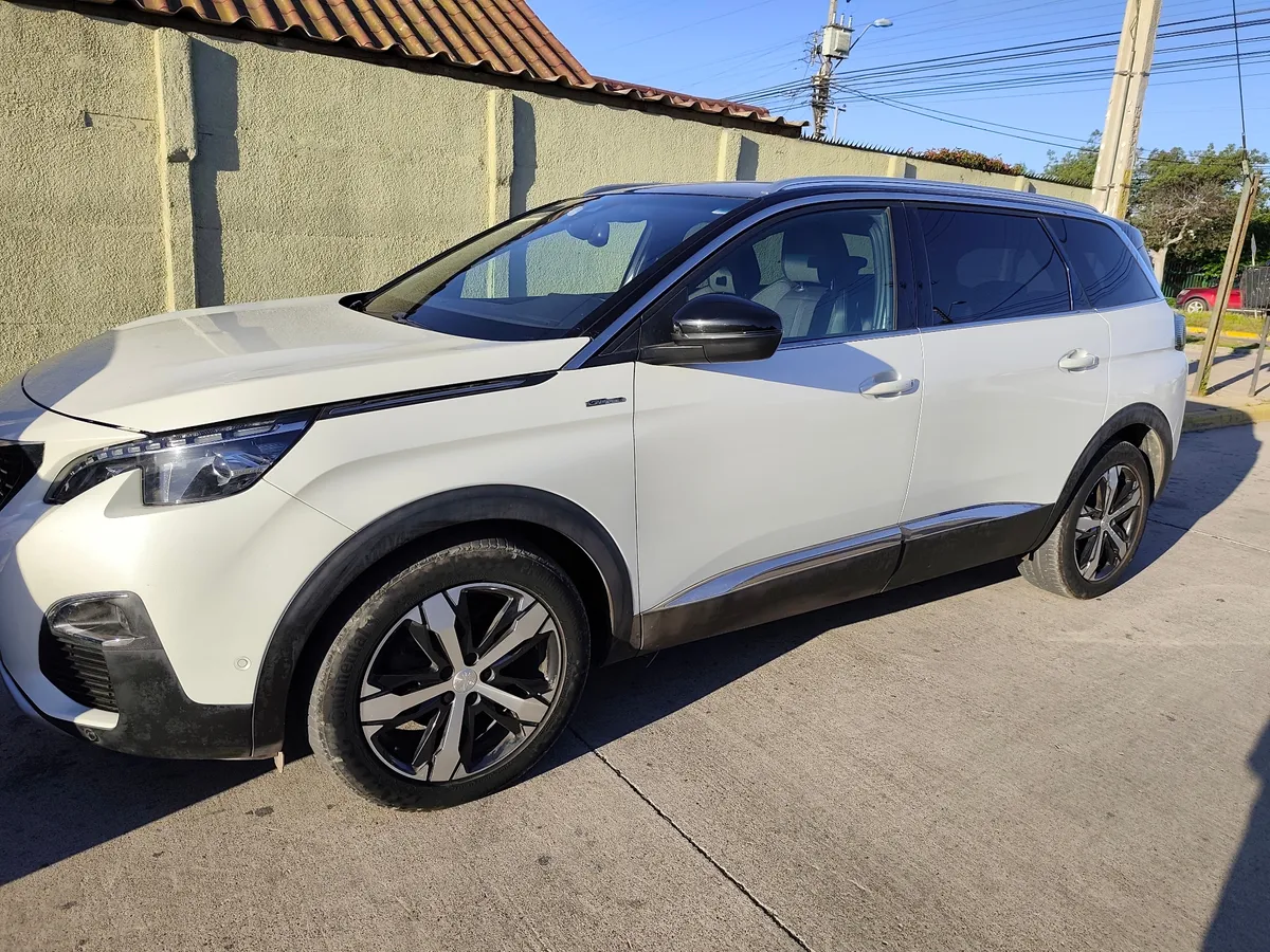 PEUGEOT 5008 1.5 Active 130 At Diesel año 2019