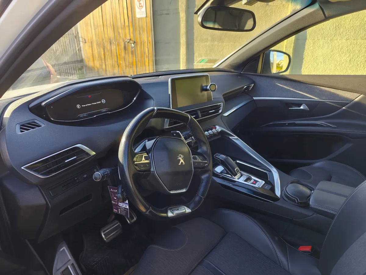 PEUGEOT 5008 1.5 Active 130 At Diesel año 2019