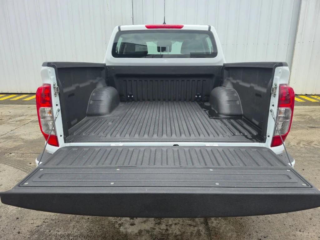 Nissan Navara Navara Xe 2.3 Mt 4x2 año 2023