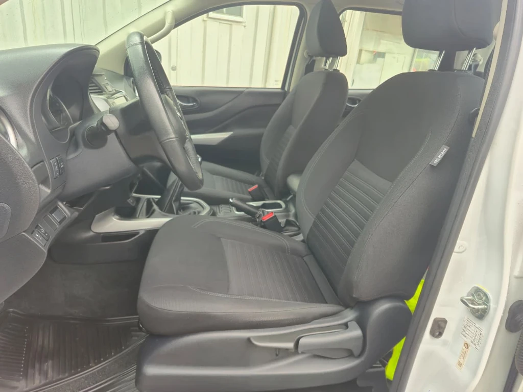 Nissan Navara Navara Xe 2.3 Mt 4x2 año 2023