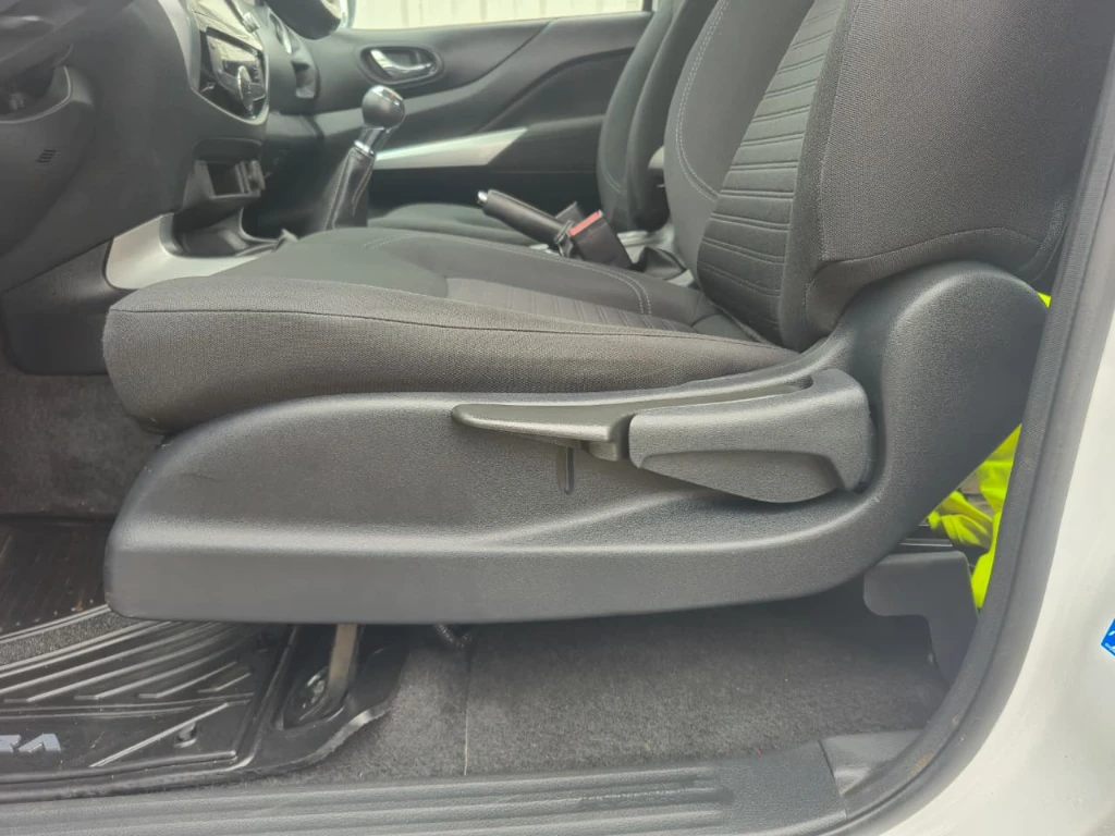 Nissan Navara Navara Xe 2.3 Mt 4x2 año 2023