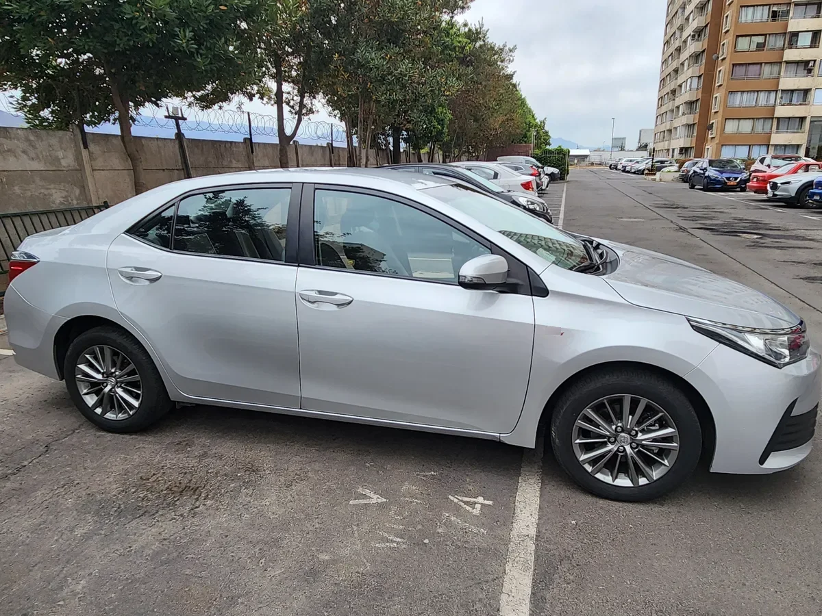Toyota Corolla 1.8 Sdn Xli Cvt 172u1l0 At año 2018