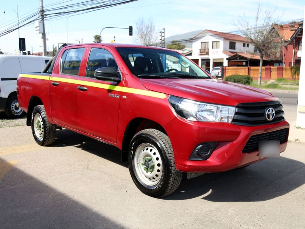 Toyota Hilux Dx Mt 4x4 2.4 año 2023