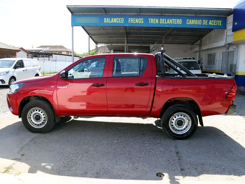 Toyota Hilux Dcab Mt 4x4 2.4 año 2024