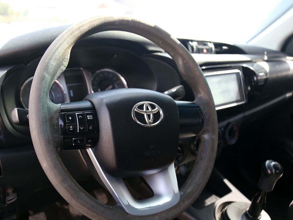 Toyota Hilux Dcab Mt 4x4 2.4 año 2024