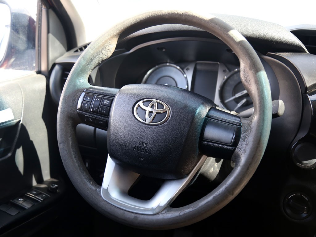 Toyota Hilux Dcab Mt 4x4 2.4 año 2024