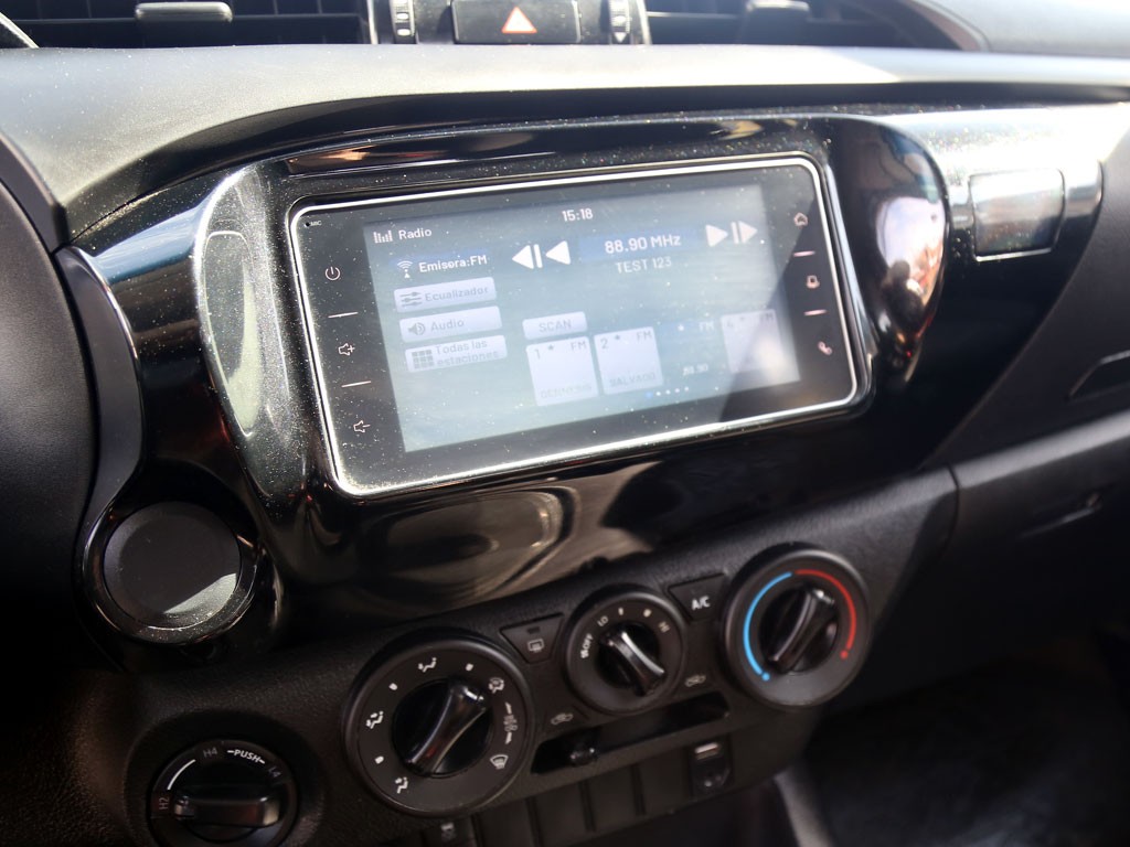 Toyota Hilux Dcab Mt 4x4 2.4 año 2024