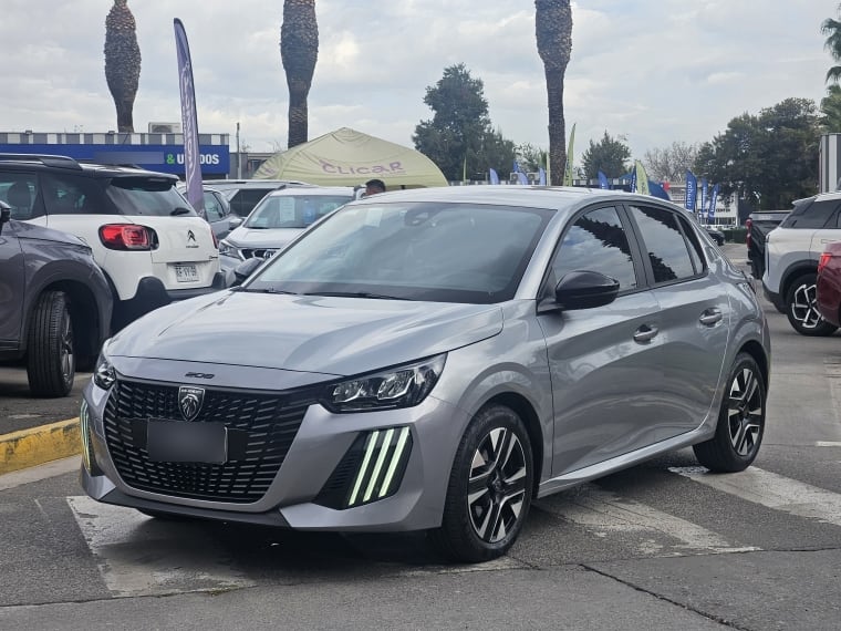 Peugeot 208 Puretech 4x2 1.2 año 2025