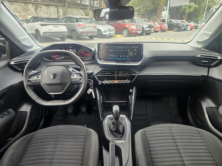 Peugeot 208 Puretech 4x2 1.2 año 2025