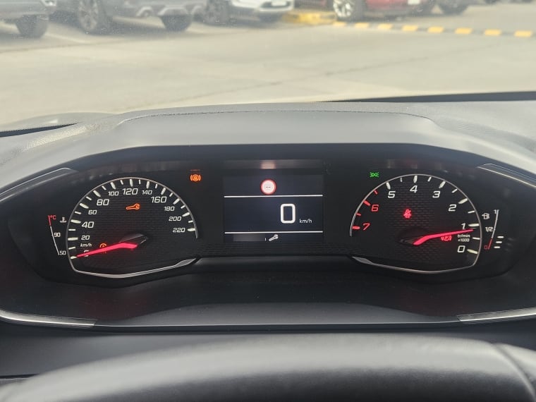 Peugeot 208 Puretech 4x2 1.2 año 2025