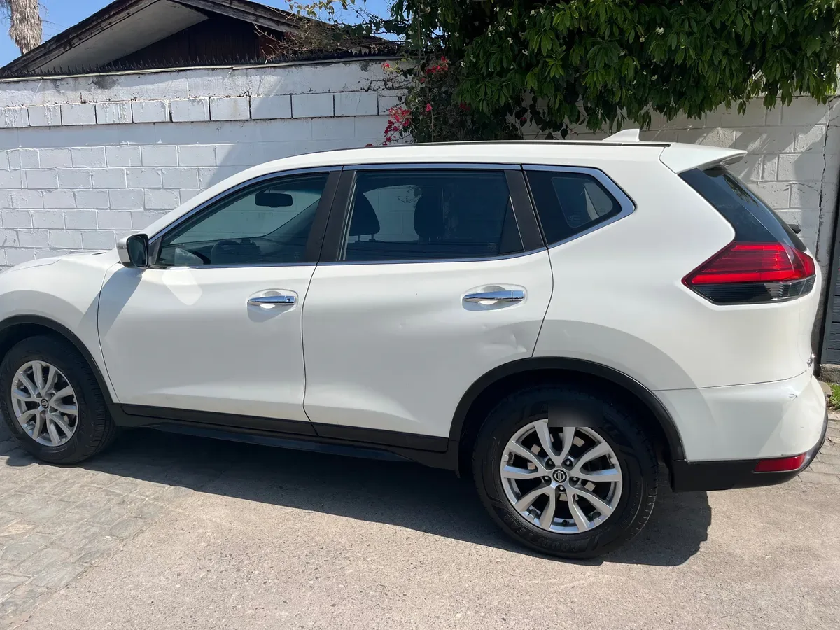 NISSAN X-TRAIL 2.5 Sense Cvt At año 2018