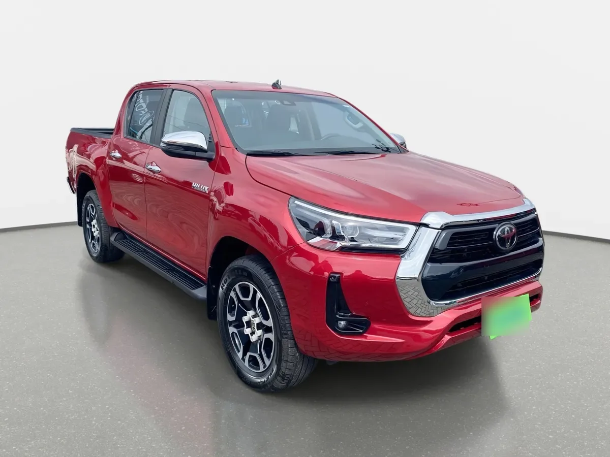 Toyota Hilux 2.8 Srv Diesel 4x4 Dob. Cab. At 4p año 2024