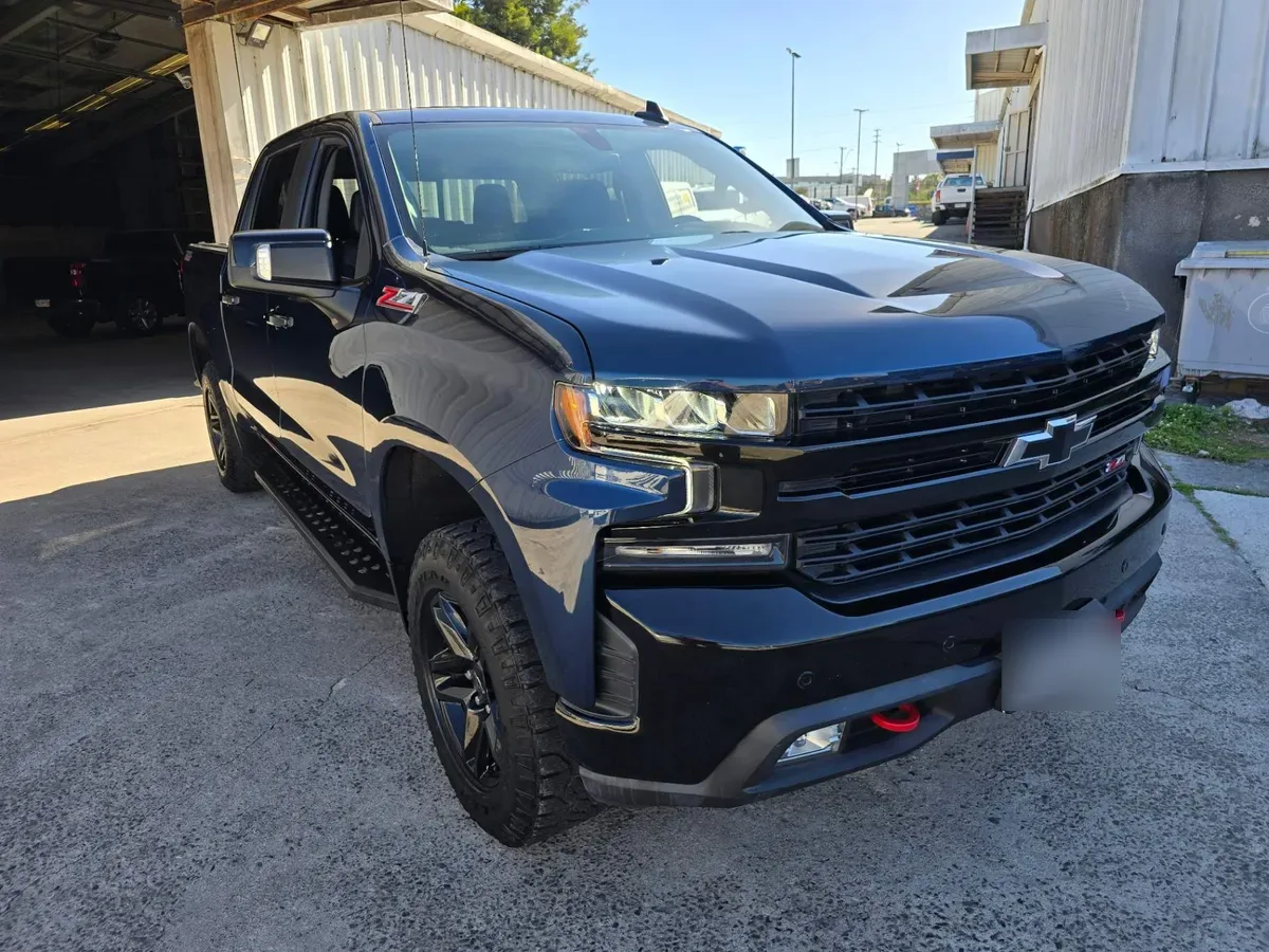 Chevrolet Silverado 5.3 Lt Trailboss Z71 4x4 At 4p año 2021