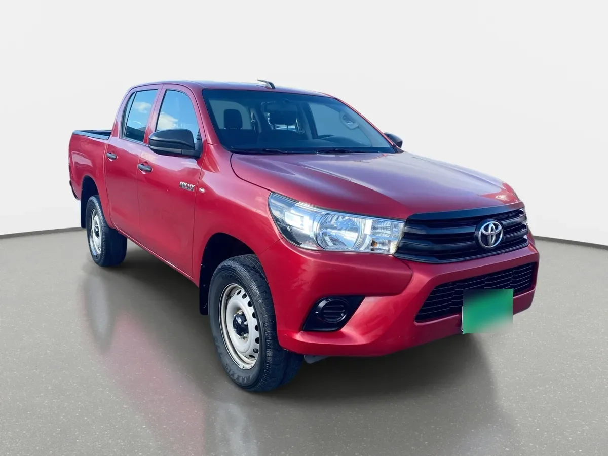 Toyota Hilux 2.4 Dx Diesel 4x2 Dob. Cab. Mt 4p año 2023