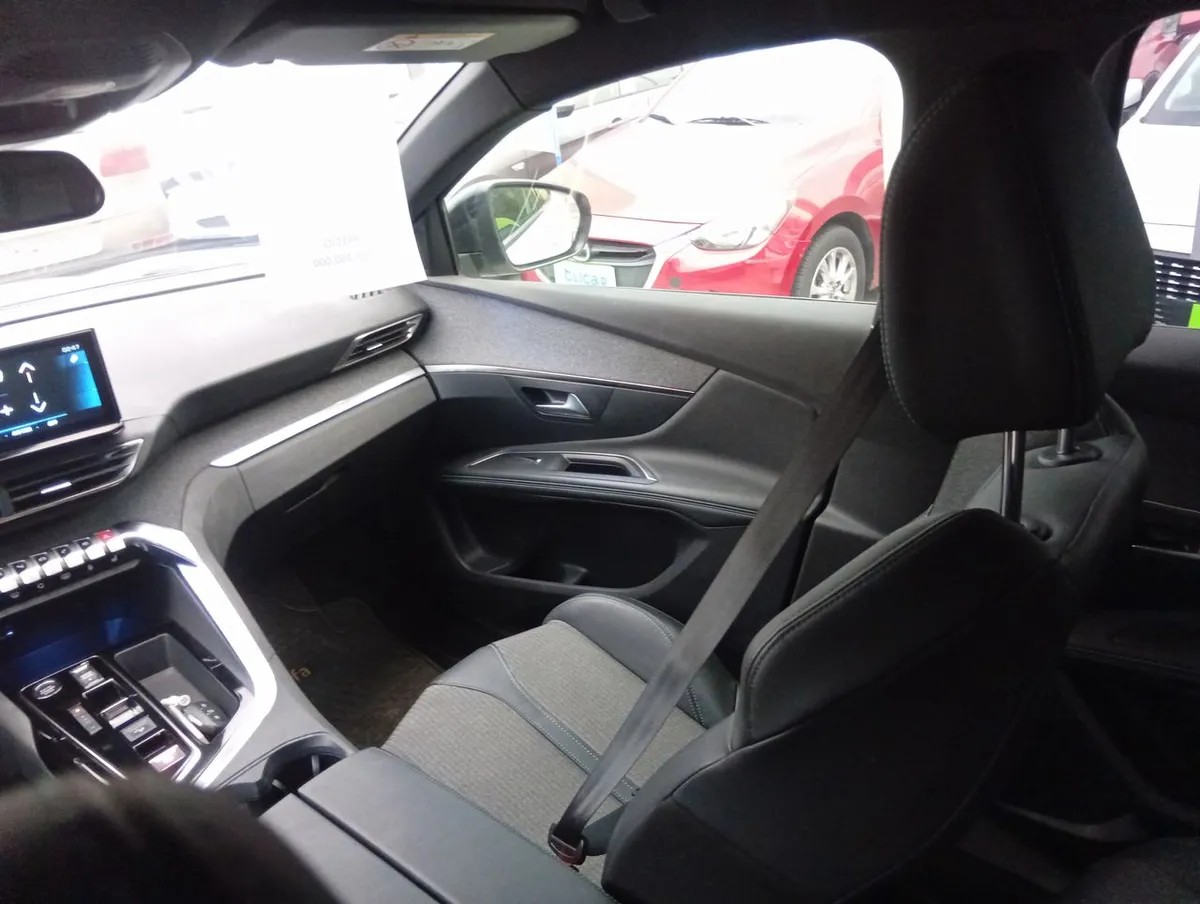 Peugeot 3008 1.5 Allure Pack Bluehdi 130 4x2 Eat8 5p año 2024