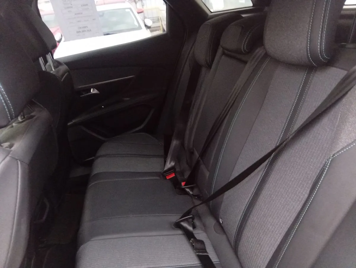 Peugeot 3008 1.5 Allure Pack Bluehdi 130 4x2 Eat8 5p año 2024