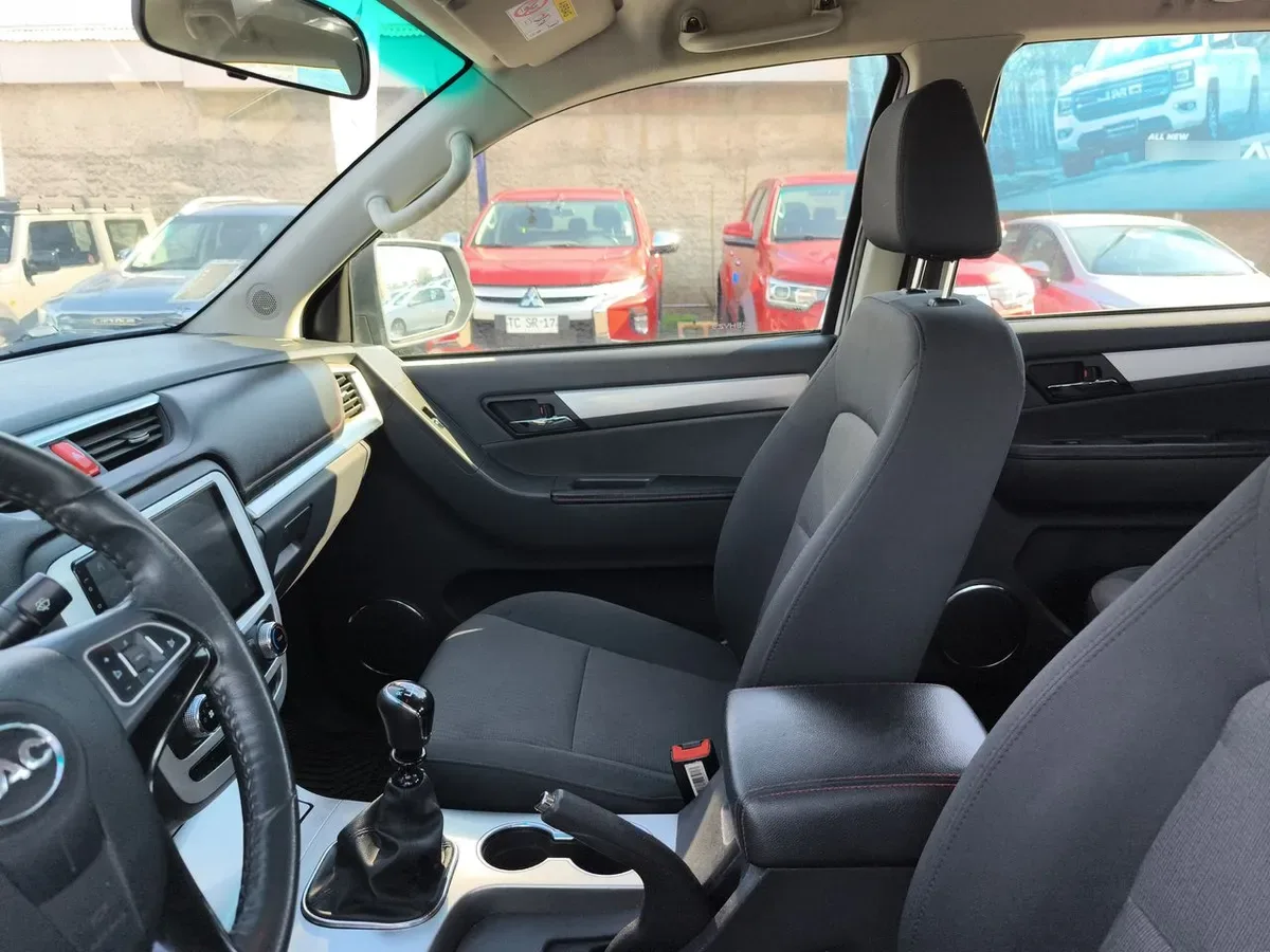 JAC T8 2.0 Comfort 4x2 Diesel Mt 4p año 2022