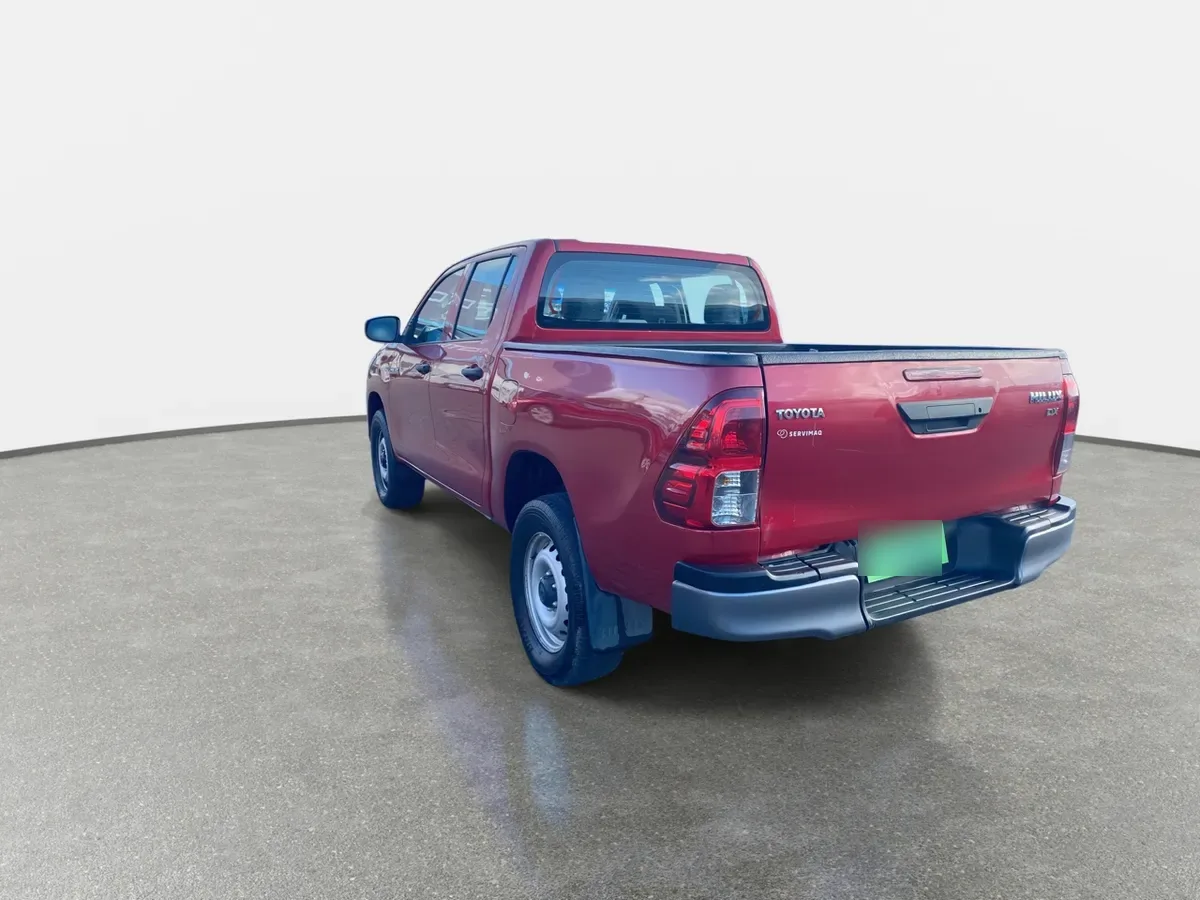 Toyota Hilux 2.4 Dx Diesel 4x2 Dob. Cab. Mt 4p año 2023