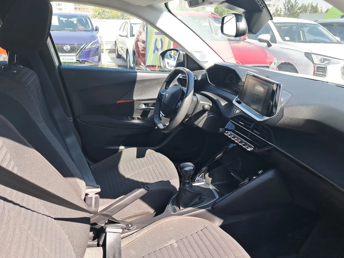 Peugeot 2008 1.2 Active Puretech 130 4x2 Mt 5p año 2022